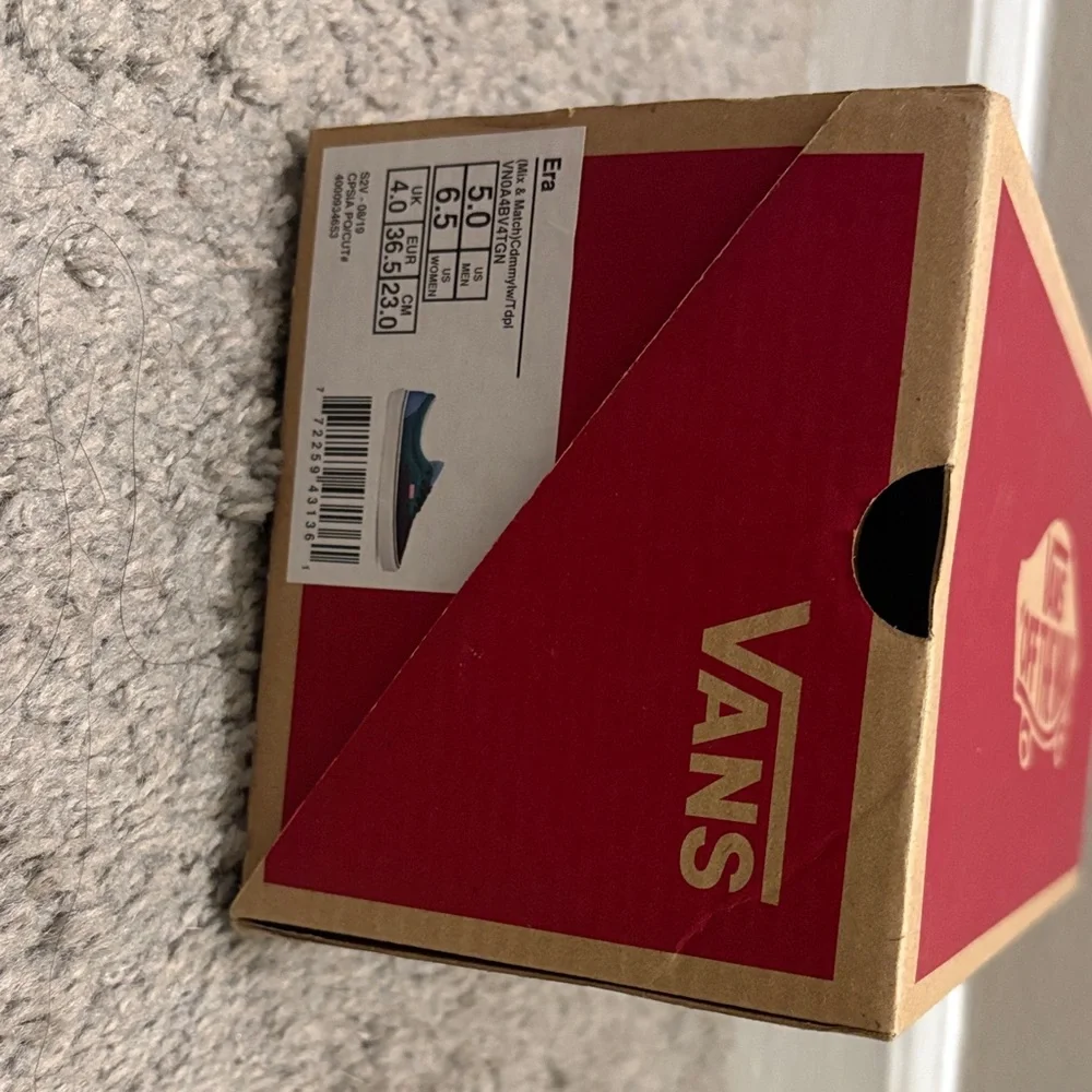 Vans Black and Green Sneakers with Blue Accents - Picture 5 of 5